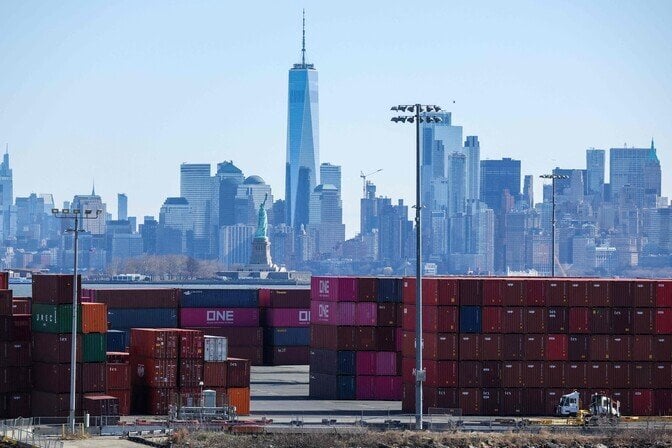ホワイトハウス：中国への米国の新しい輸入関税は104％に上昇します
