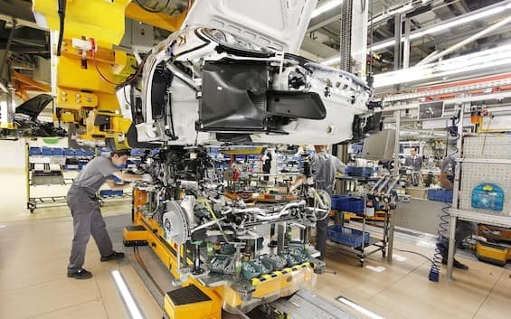 自動車リサイクルサイン：フォルクスワーゲン、ルノー、ステランティス、およびその他15の生産者の4億5800万の罰金を記録します。 ACEAの制裁は50万ユーロです。