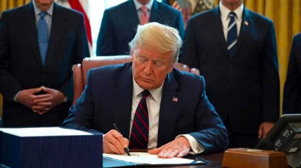 Ukrainska Pravda：トランプは、もう1年間米国の港に入るロシアの船の禁止を延長します