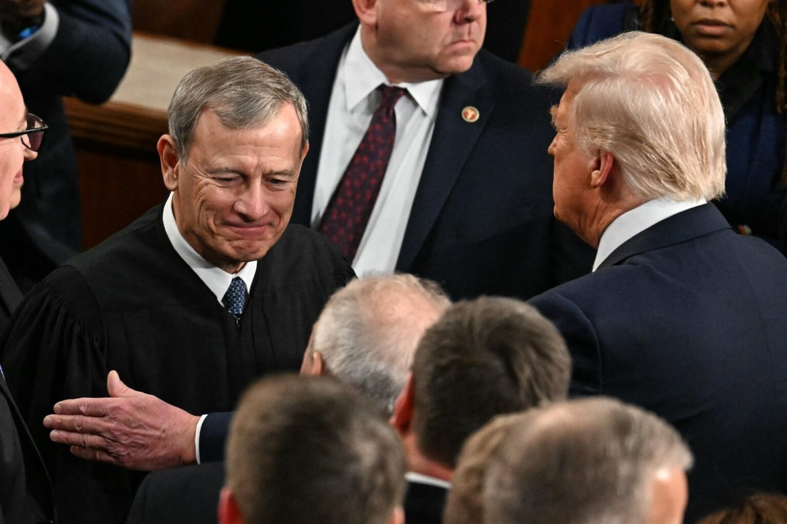トランプへの最高裁判所の深夜のre責は、1つ以上の方法で並外れています