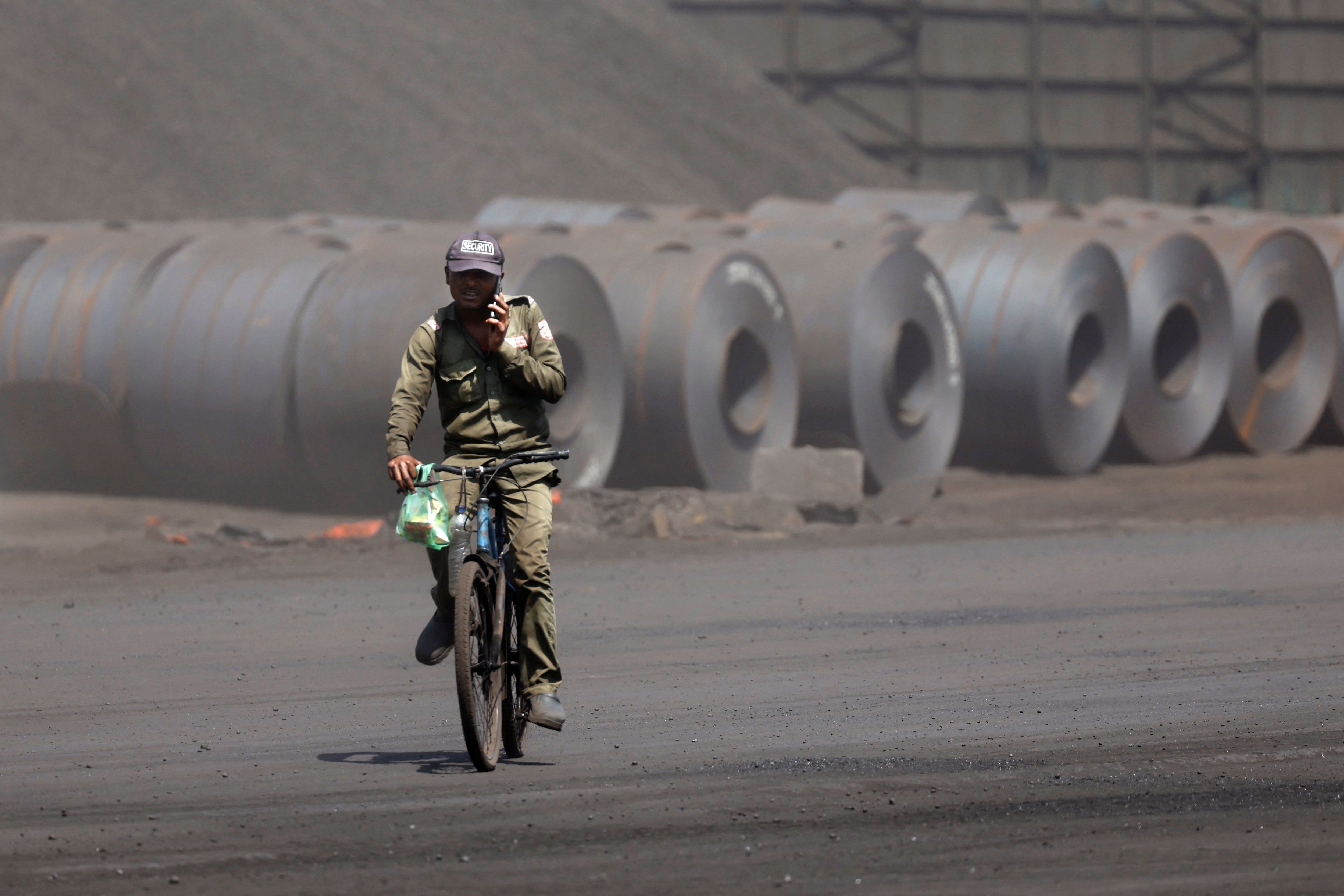 インド、一部鉄鋼輸入に一時的関税　中国からの安価な輸入抑制へ