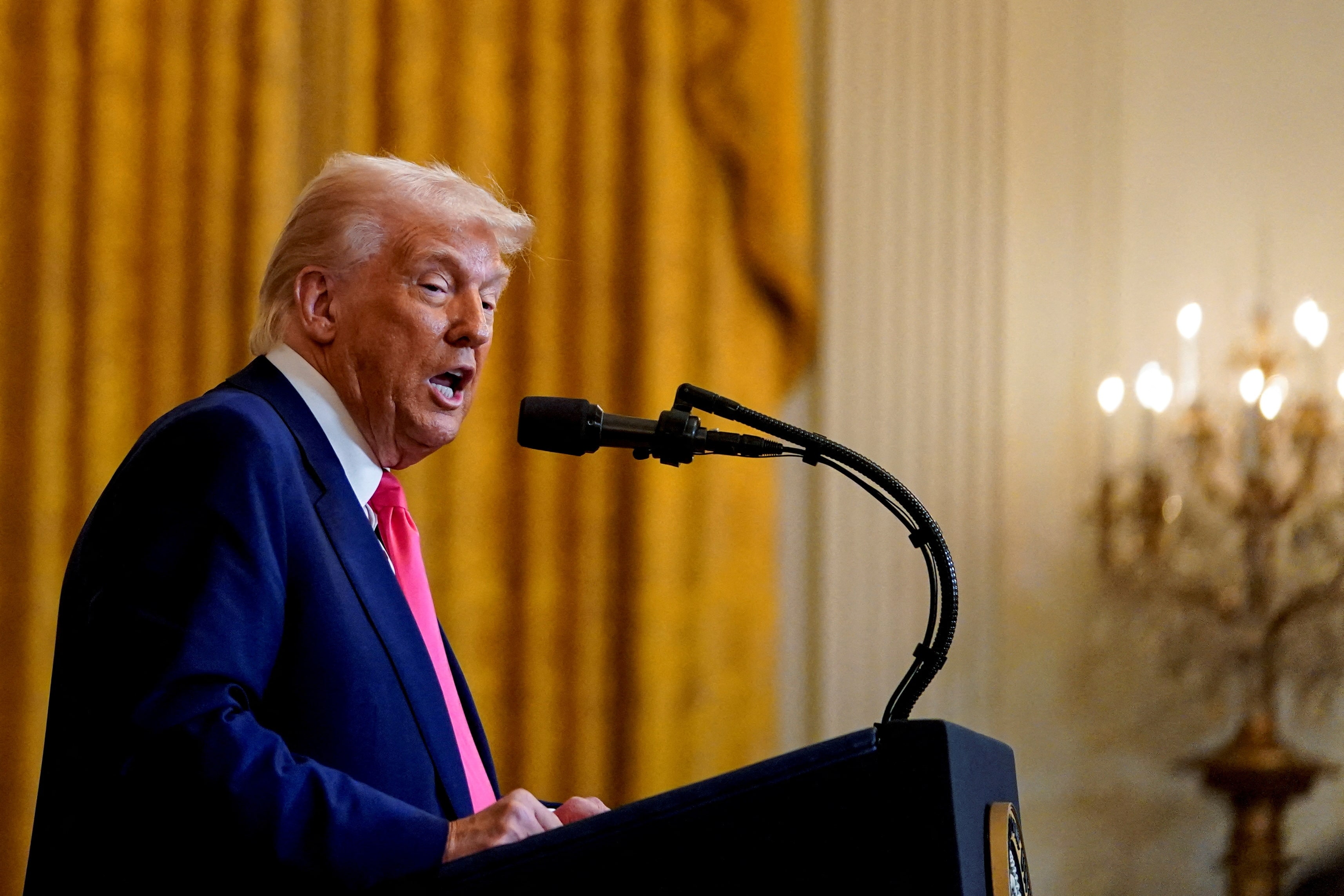 トランプ米大統領、歳出削減を支持　「1兆ドル以上が望ましい」