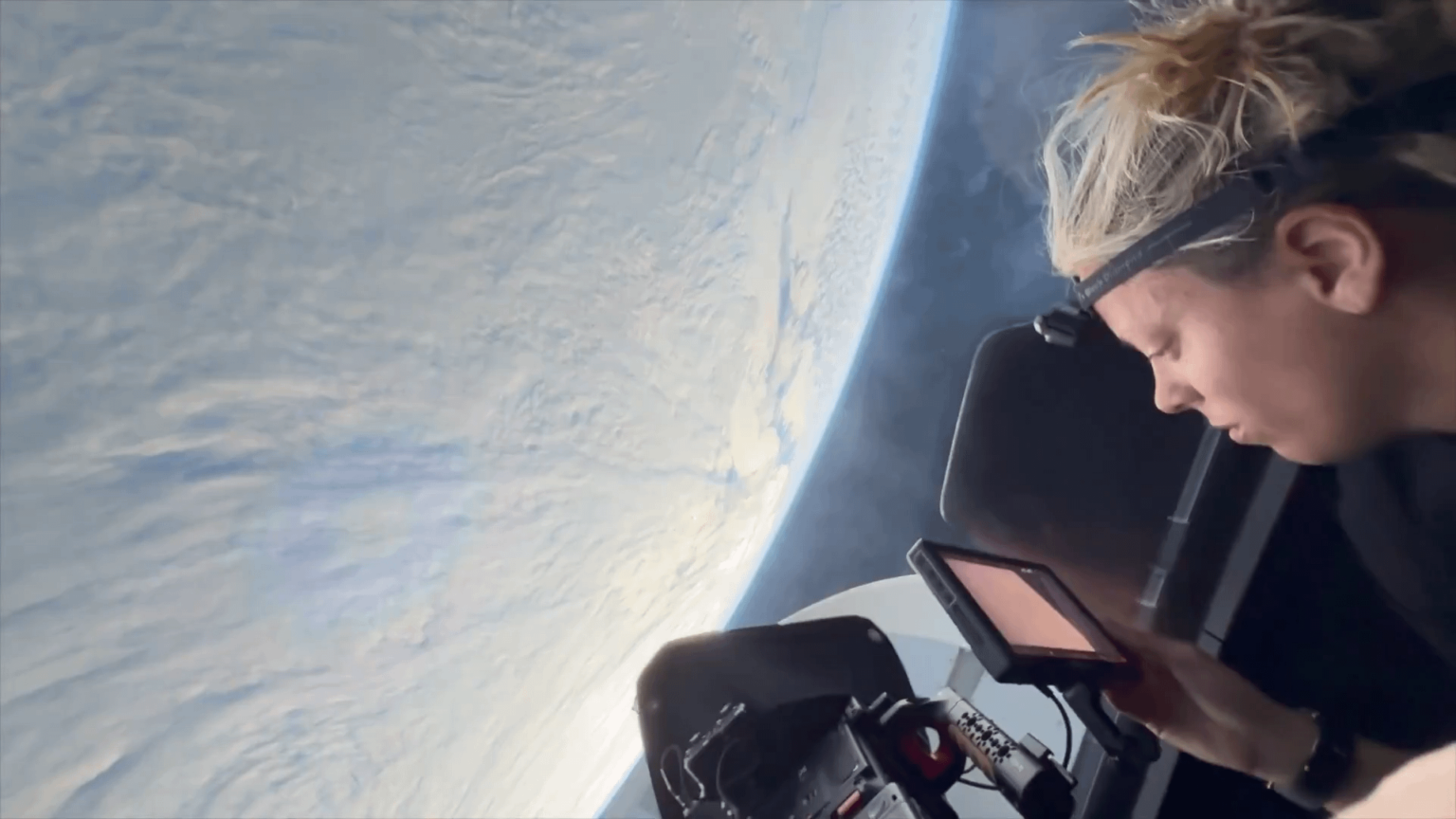 なぜSpaceXはポーランド上空の飛行から大したことをしたのですか？本当に初めてでしたか？