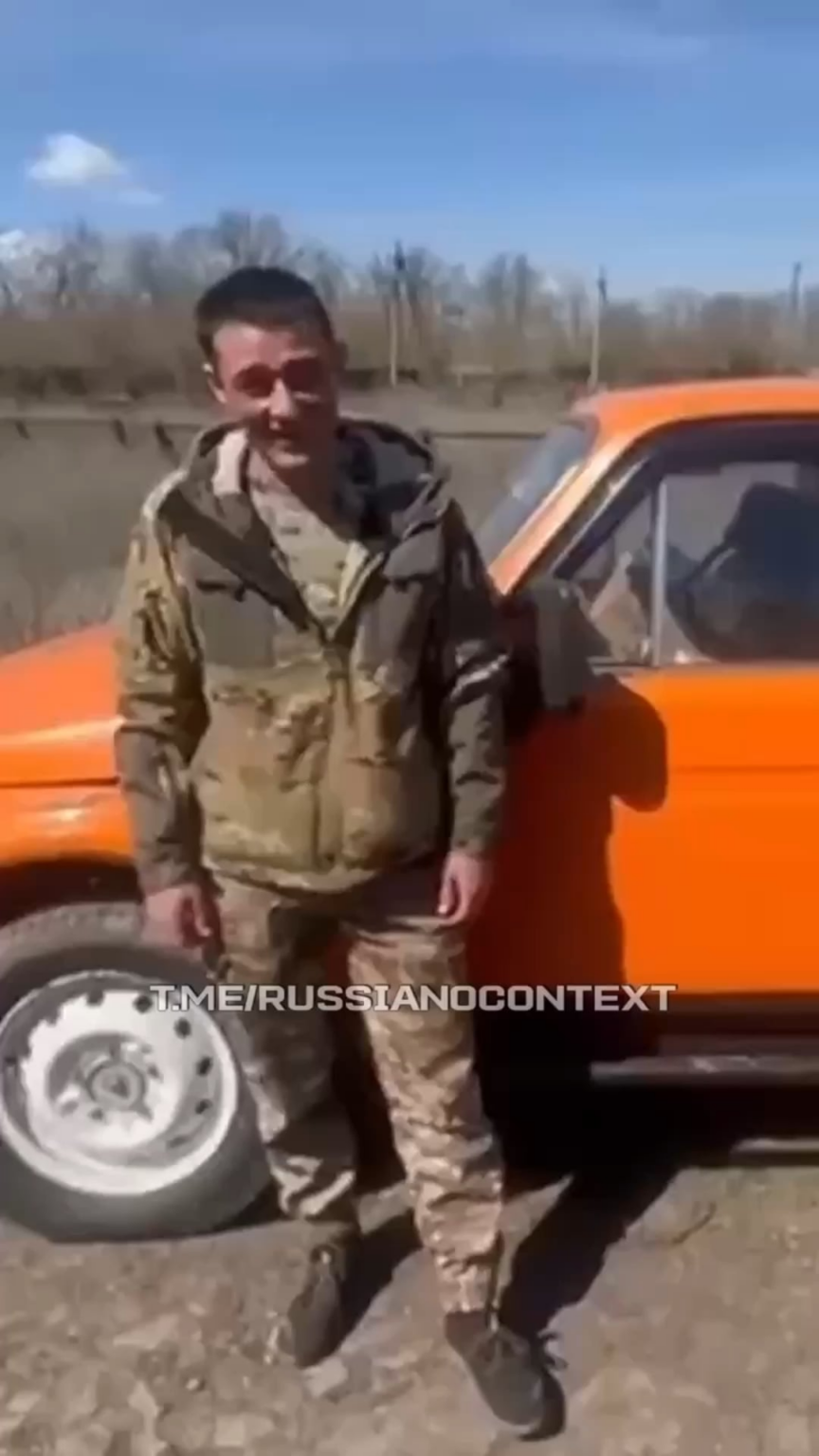 ロシアの兵士は、彼に戦いのためにラダニバを助けて寄付してくれたすべての人に感謝します。彼にとって残念なことに、彼の赤ちゃんは最初の日に破壊され、緑のスプレー塗装の仕事とピックアップの変換と、寄付とともに、まったく役に立たないものになりました