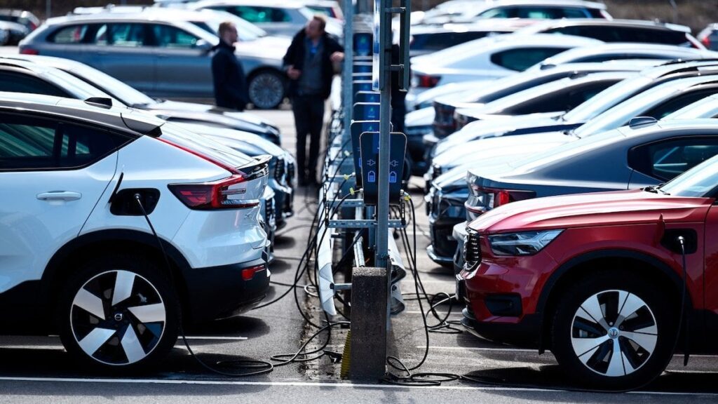 範囲不安で終わりますか？電気自動車の販売は驚き、重要な気候目標でデンマークを助けます