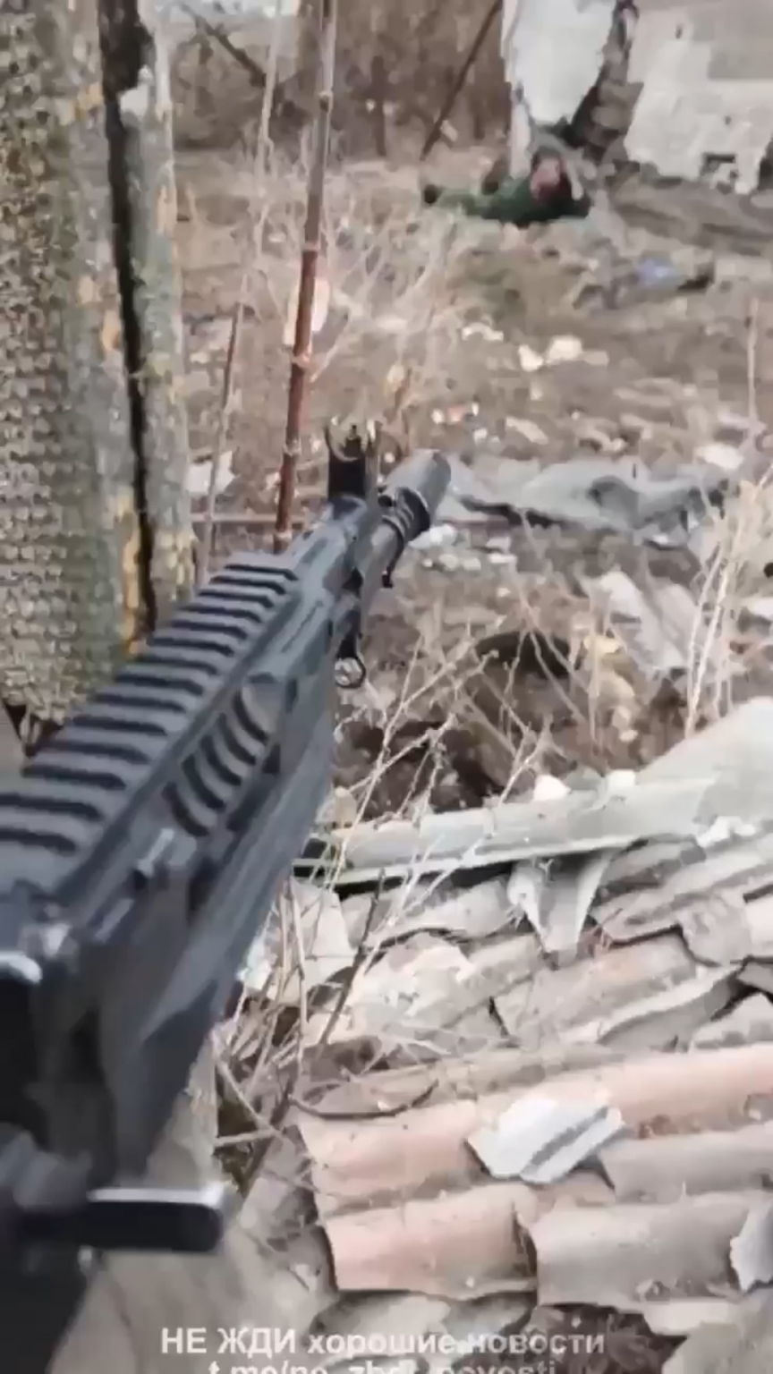 NSFW/NSFL：ロシアの兵士は肉の攻撃に行きたくなく、ダッグアウト/物資を爆破したと言われており、その結果、彼の元同志はその場で彼を処刑しました。 2025年4月