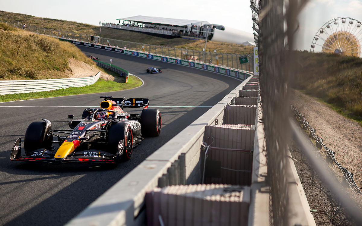 ザントフォールト・サーキットを周回するマックス・フェルスタッペン（レッドブル）、2022年9月2日F1オランダGP FP2