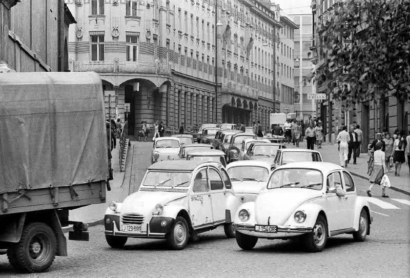 Miklosic StreetのPresernov Trgへの交通、l。 1976年。著者N.ビジルジ
