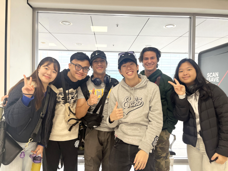 帰国の時、お見送りに来てくれた友人たち