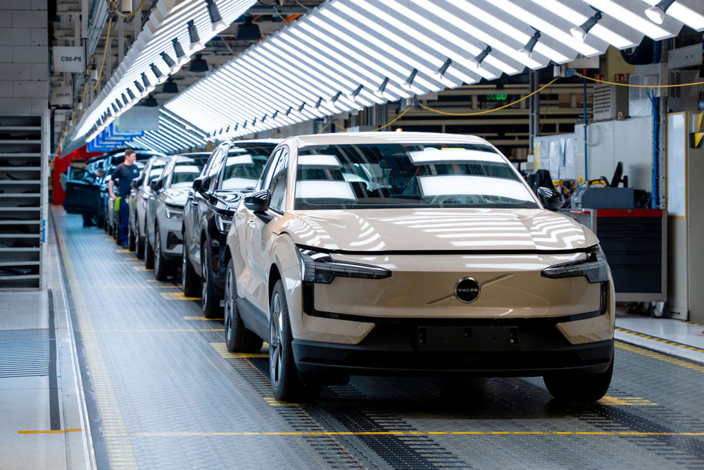 ボルボ、ベストセラーEV『EX30』の欧州での生産を開始。