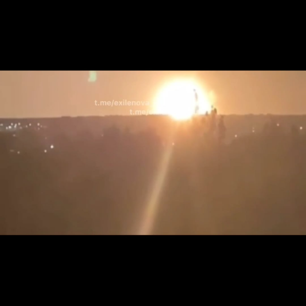 4月17日の夜、UAVSはイワノボ地域のシュヤ市を攻撃しました。 UAVがイスカンダーミサイルが保管されている格納庫にぶつかった可能性があります。 56.83555626776892、41.38283037622296