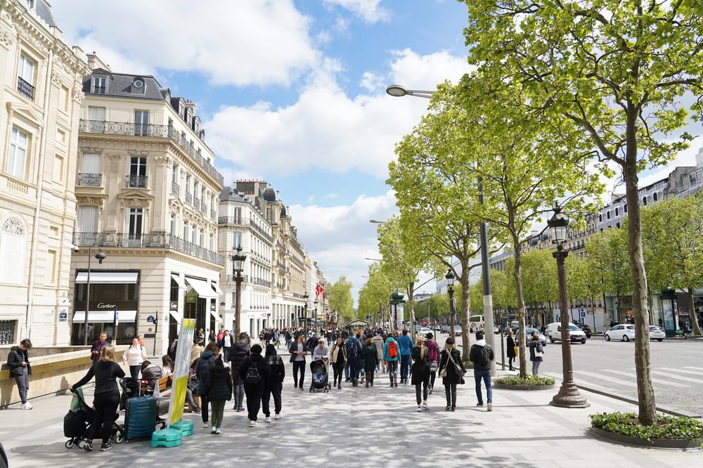 パリのシャンゼリゼ通り