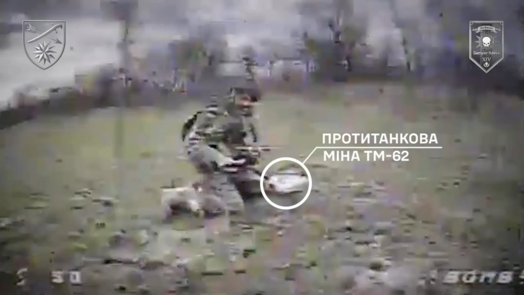 即興のサッチェル請求を対象とするロシアの兵士は、ウクライナのFPVドローンによって開かれています。