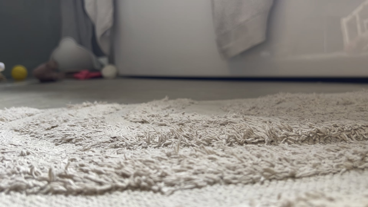 あなたが退屈していて、子供の髪がそこに横たわっているのを見るとき...