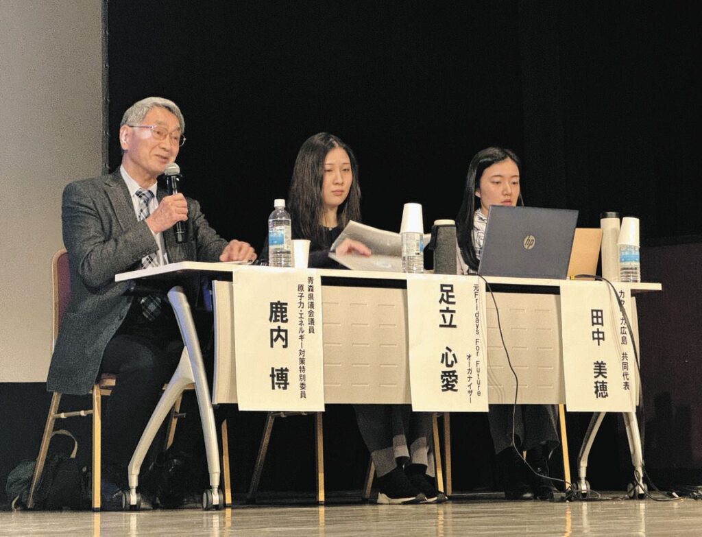 「核のごみも核兵器も、誰も責任を持つ人がいない。即刻やめるべきだ」と訴える鹿内博県議（左）ら＝12日、東京都内で