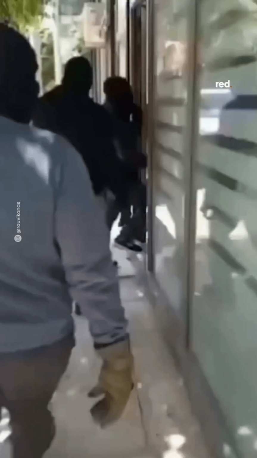 ギリシア人が雇用主を罰する方法は次のとおりです