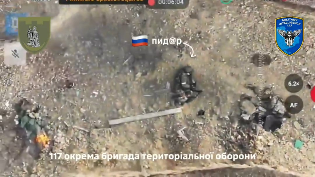 NSFW/NSFL：死んだ同志に囲まれたロシアの兵士が爆発しました。第117 TDF旅団のウクライナ人のドローンによって観察されました。 Toretsk、2025年4月