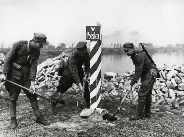1945年4月16日、第1ポーランド軍の複数のユニットがベルリンに向かう途中でオドラ川を渡り始め、ベルリン作戦のこの部分で約600人のポーランド兵が死亡しました。
