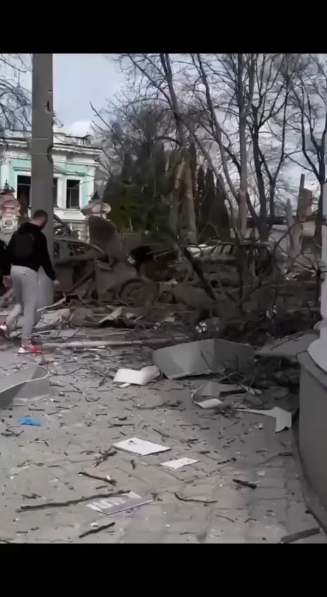サミ市に対するロシアの弾道ミサイル攻撃の余波。死亡した34人が2人の子供を含み、さらに80人が負傷しました
