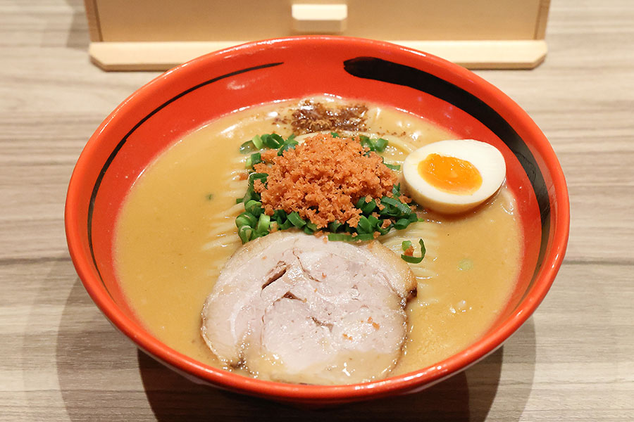 「えびそば一幻」、「あじわい」スープのえびみそ（950円）
