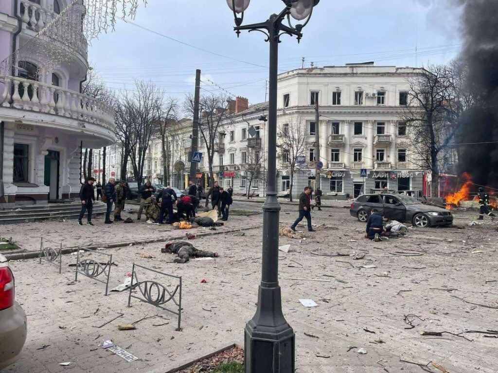 サミ市に対するロシアの弾道ミサイル攻撃の余波。約31人が死亡し、80人以上が負傷したと報告されました