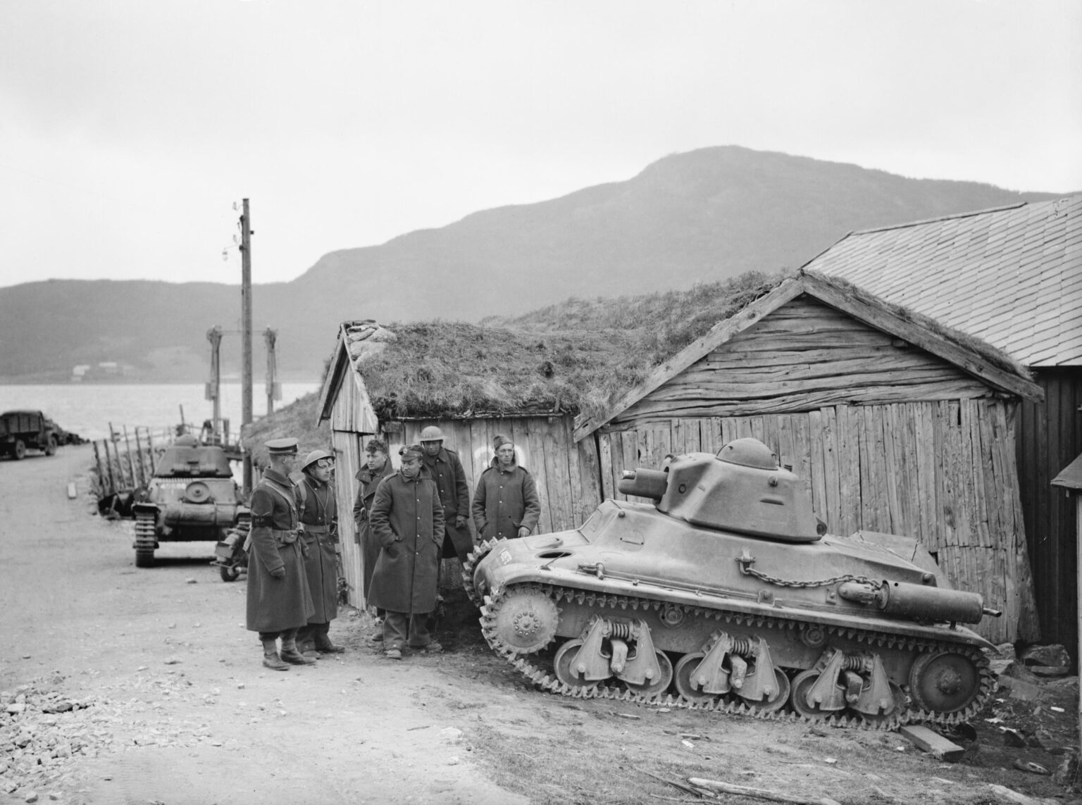 ポーランド語（独立したポダランライフル旅団）とイギリス軍は、1940年6月1日、ステンランドにあるフランスのホッチキスH39タンクの周りにS：ウィキメディア