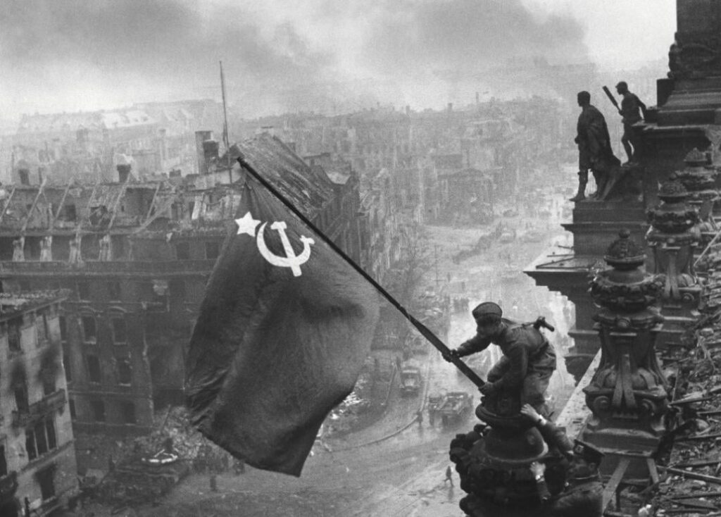 80年は今日、赤軍による条件の占領とアドルフ・ヒトラーの自殺です。