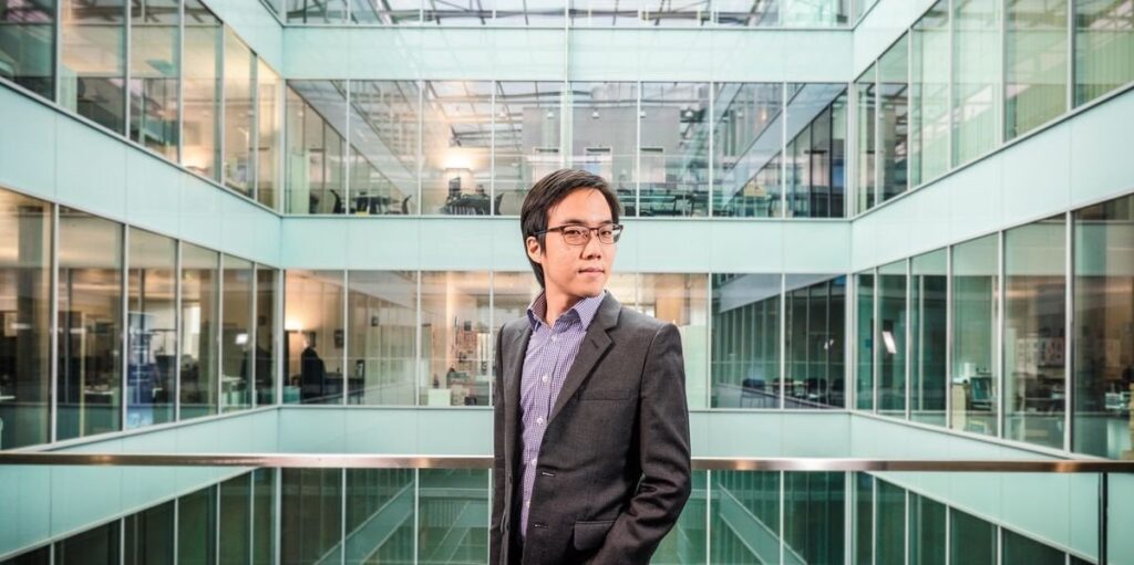 連邦評議会は法律を修正する予定です。スイスのハイテク企業長は「監視国家の拡大」を警告しています