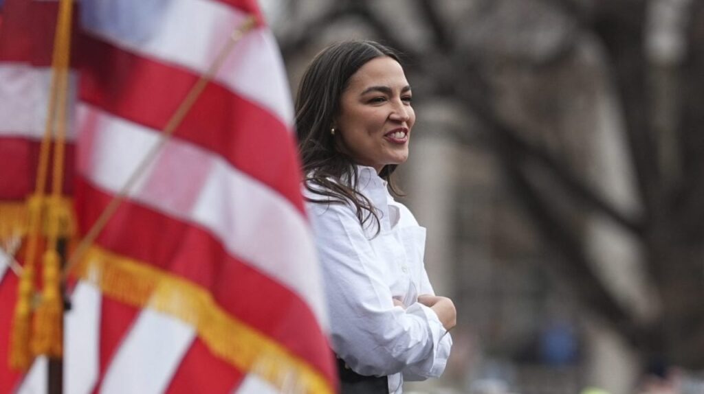 Ocasio-Cortez：同僚は、おそらく最近の株式購入を今すぐ開示する必要があります