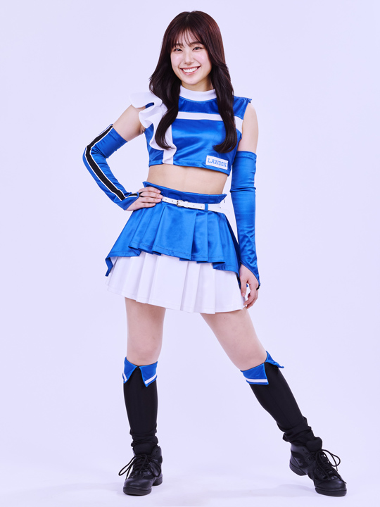 中桐衣麻さん  © H.N.F.