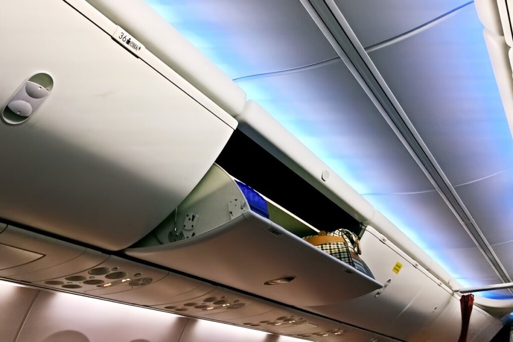 飛行機内で乗客が肋骨4本骨折＝賠償責任は？―中国