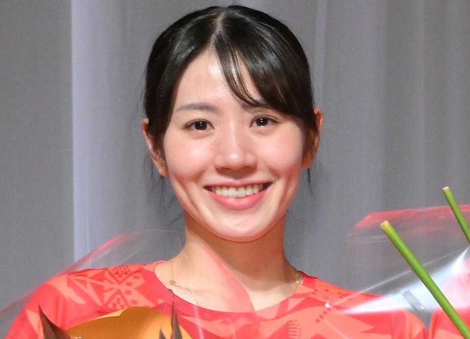 志田千陽 バッチリメーク＆アクセキラキラのドレス姿が「雰囲気変わって素敵」「まるでアイドル」インフルエンサー賞受賞 - デイリースポーツ