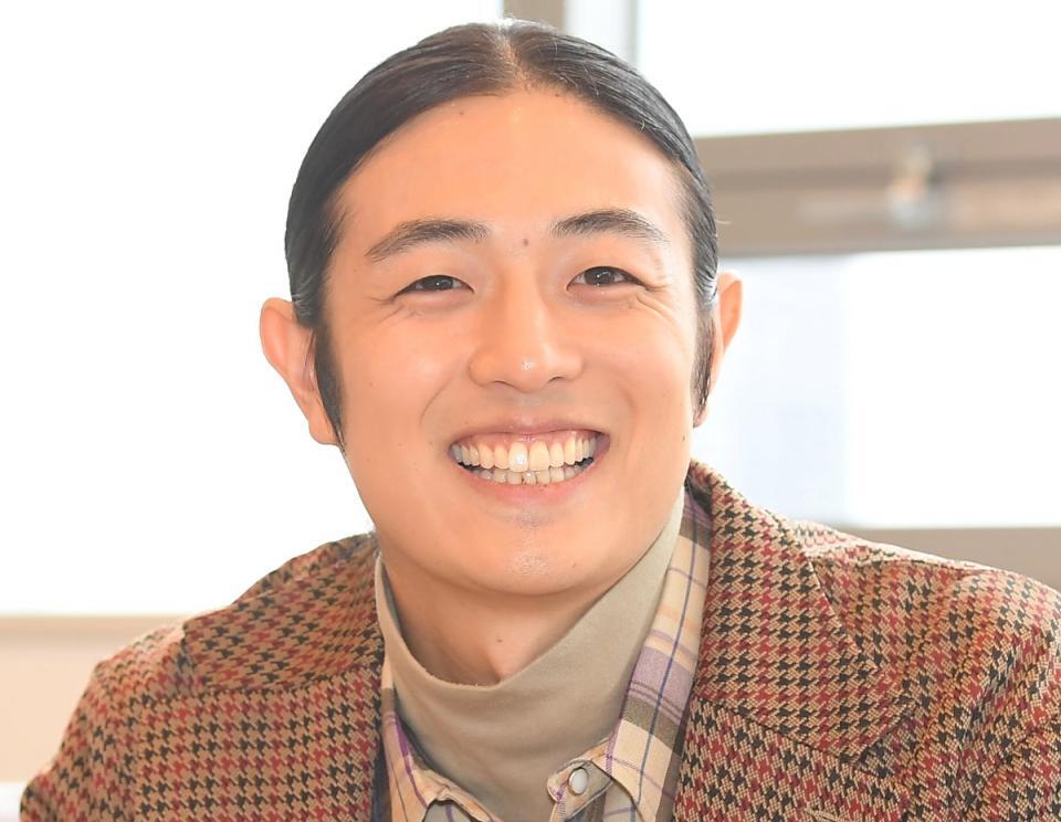 父は大物俳優！そっくりな３３歳息子が“結婚式”オフショット公開「一瞬、ドキッと」「カッコ良すぎる」 - デイリースポーツ