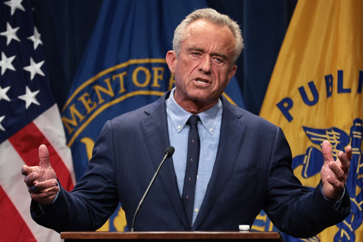 RFK Jr.は、「高齢者」の自閉症の欠如について暴言の後に「不適格」と宣伝されました：「彼はこの愚かになることはできません」
