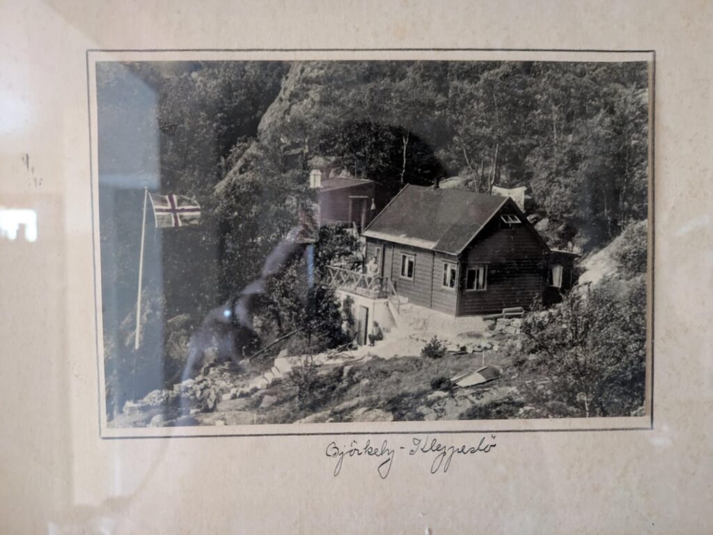 古い手書きと写真の場所