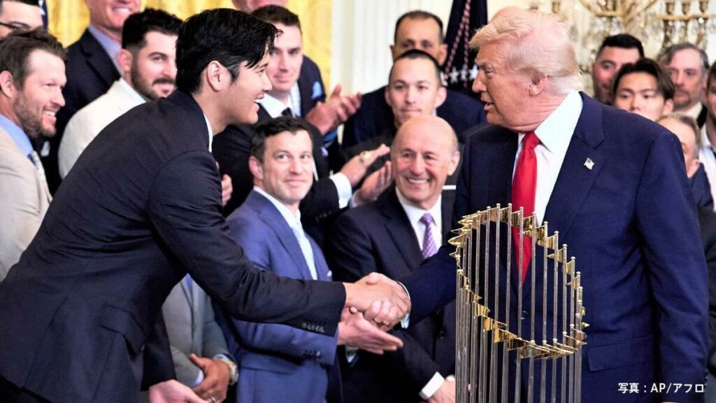 大谷翔平 トランプ大統領と笑顔で握手「ムービースターみたいだ」会場も大歓声 山本は硬い表情で大統領と対面 | TBS NEWS DIG