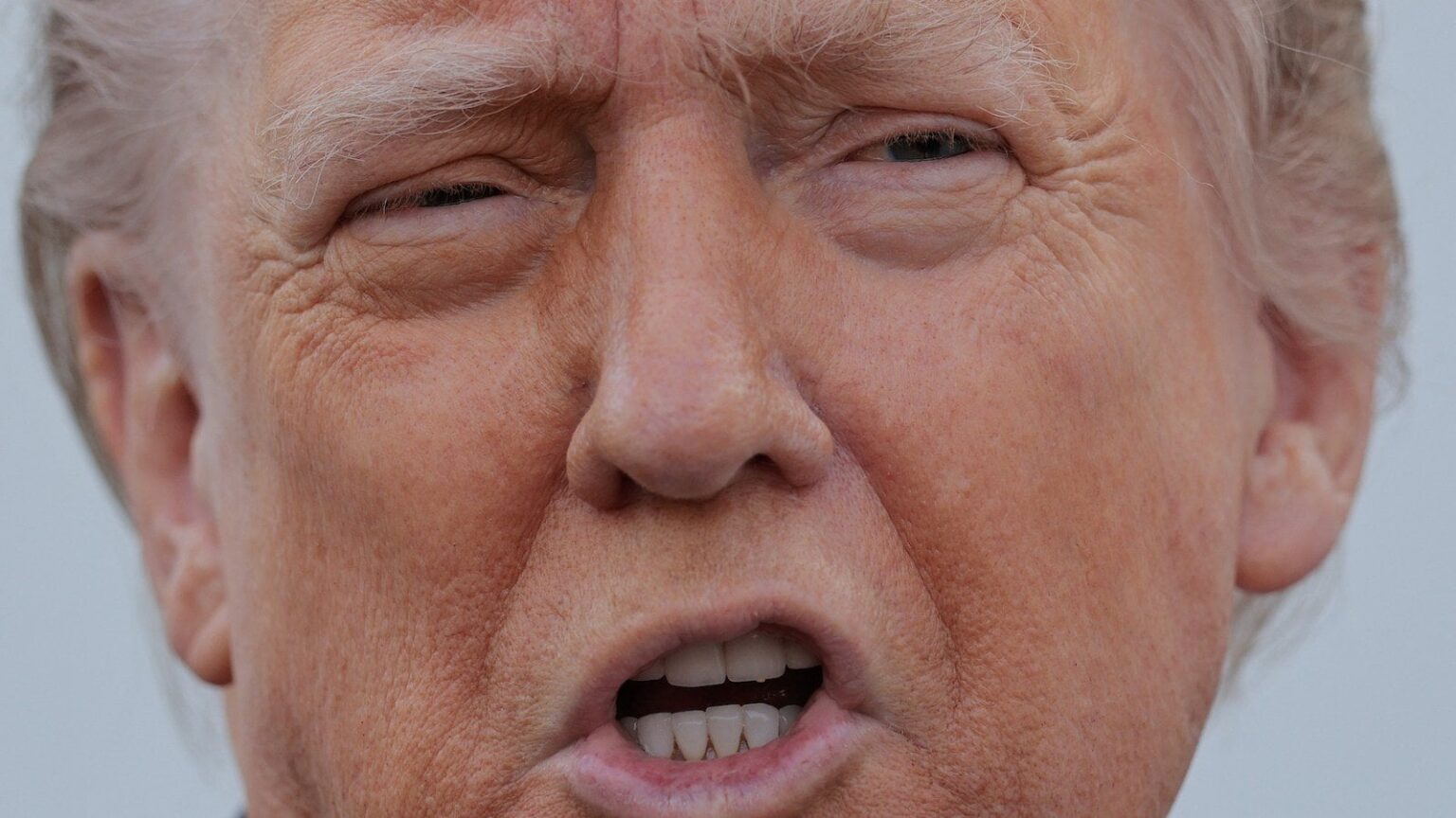 トランプは現在、癌で複数の米国市民の子供たちを国外追放しました