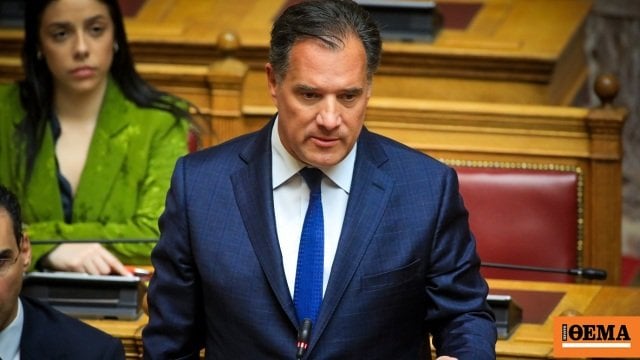 Patrasで列車事故を起こした医師は、36時間の電話から来ていませんでした、Adonis Georgiadisは言います