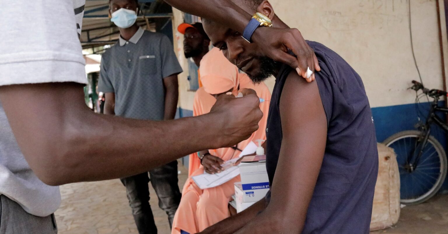 アングル:アフリカで余るコロナワクチン、「接種にそっぽ」の訳 | ロイター アングル:アフリカで余るコロナワクチン、「接種にそっぽ」の訳 | ロイター