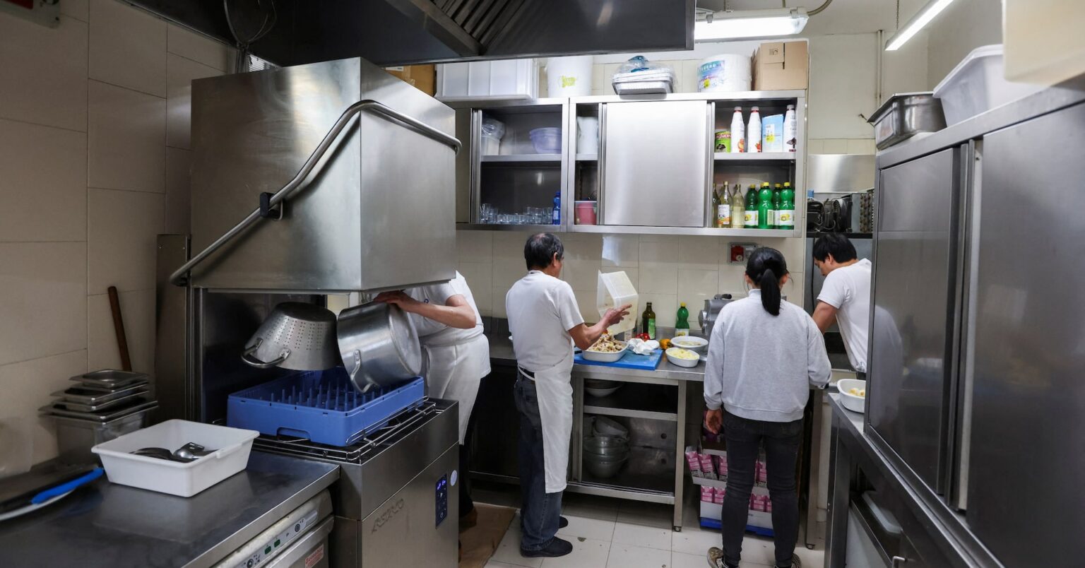 アングル：移民に厳しいイタリア、高学歴スキル認めず低成長に拍車 | ロイター