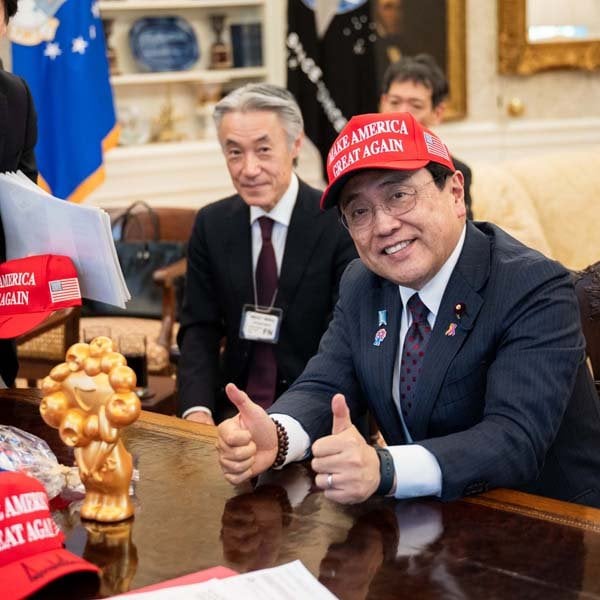 「格下も格下」卑屈発言の赤沢大臣はまるでトランプ信者…“MAGA帽ニッコリ写真”に波紋広がる ―「パワハラ気質」の悪評