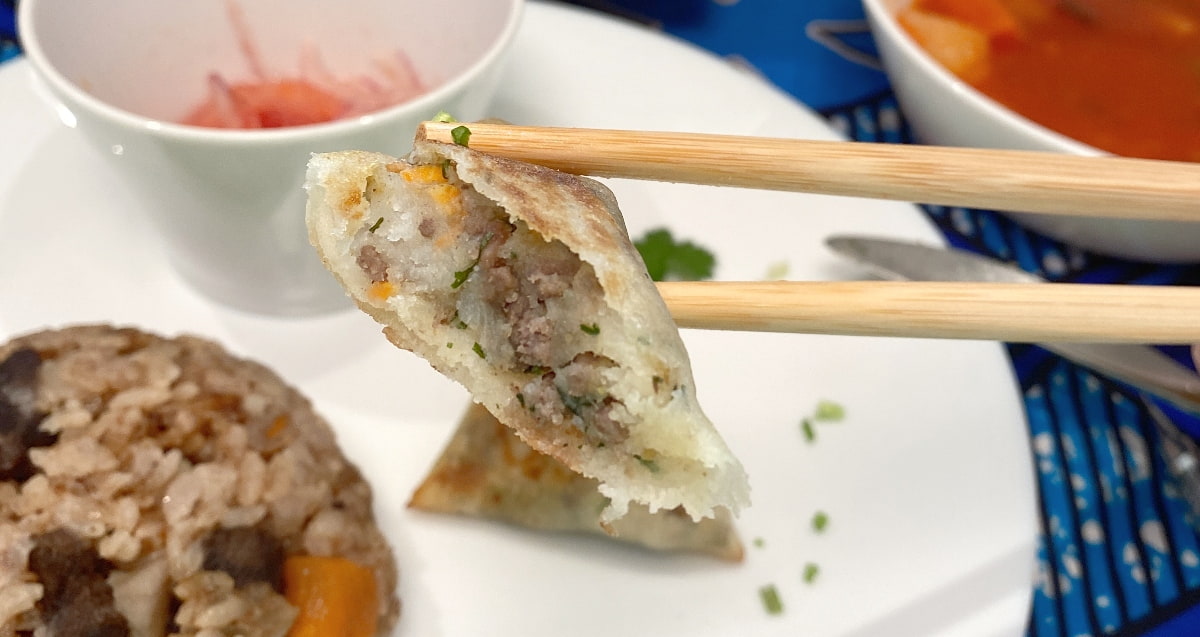 インド料理ではよく聞く「サモサ」。タンザニアのサモサにはディルやクミンが効いたミンチとジャガイモが入っています。タンザニアにはインド人がたくさんいるとのことでその影響かもしれませんね