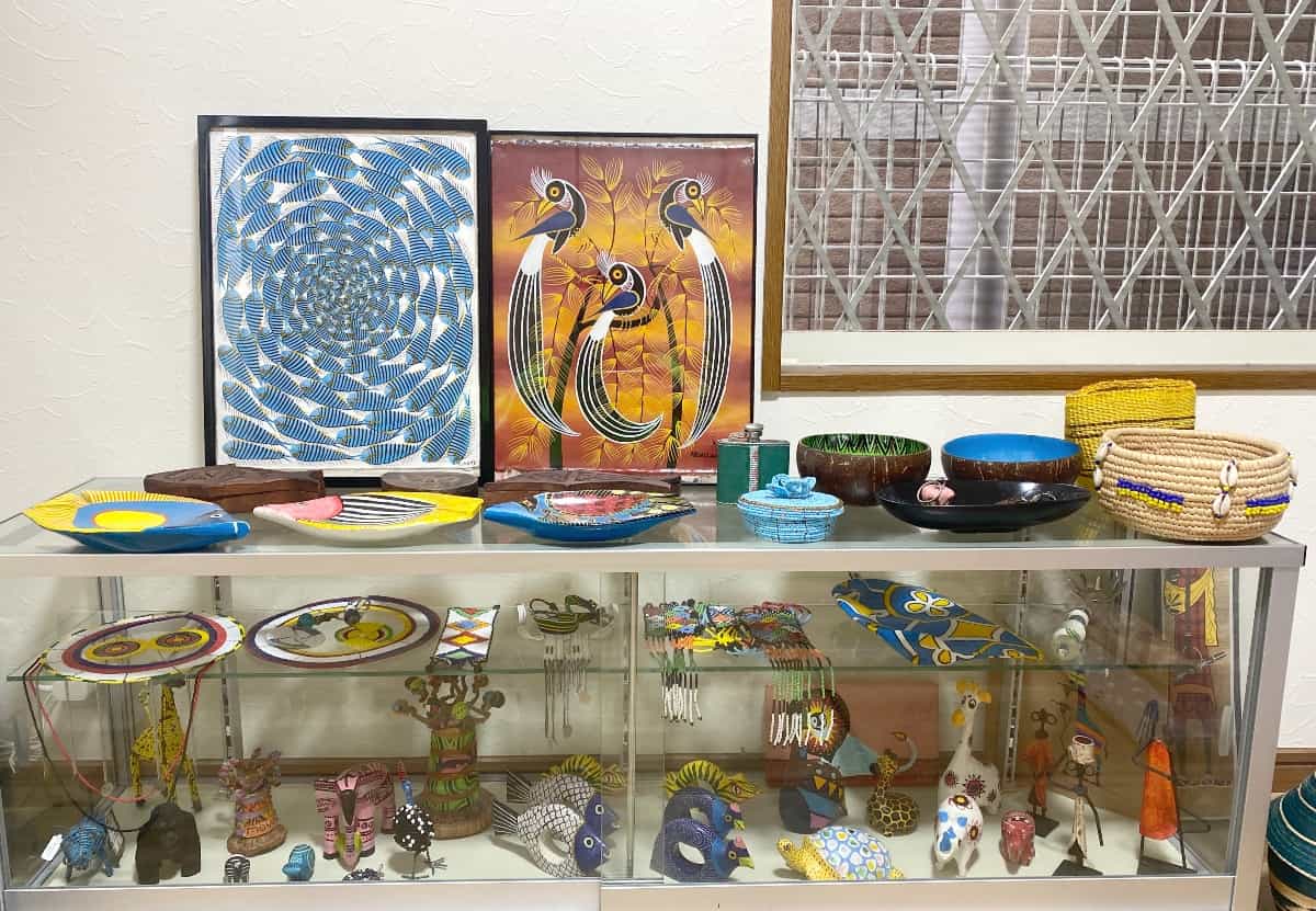 店の奥にもさまざまな雑貨やアクセサリーなども展示され、自由に見ることができます