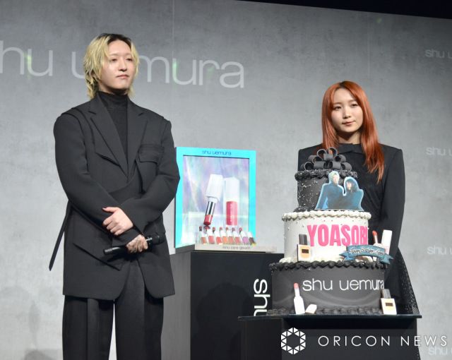 YOASOBI・Ayase、欧州公演控え「J-POP」に対する熱い思い「自信を持って発信していく」　サプライズの誕生日ケーキに驚き | | ORICON NEWS