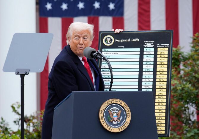 ホワイトハウスのローズガーデンで関税について発言するドナルド・トランプ米大統領（＝2025年4月2日、ワシントン）