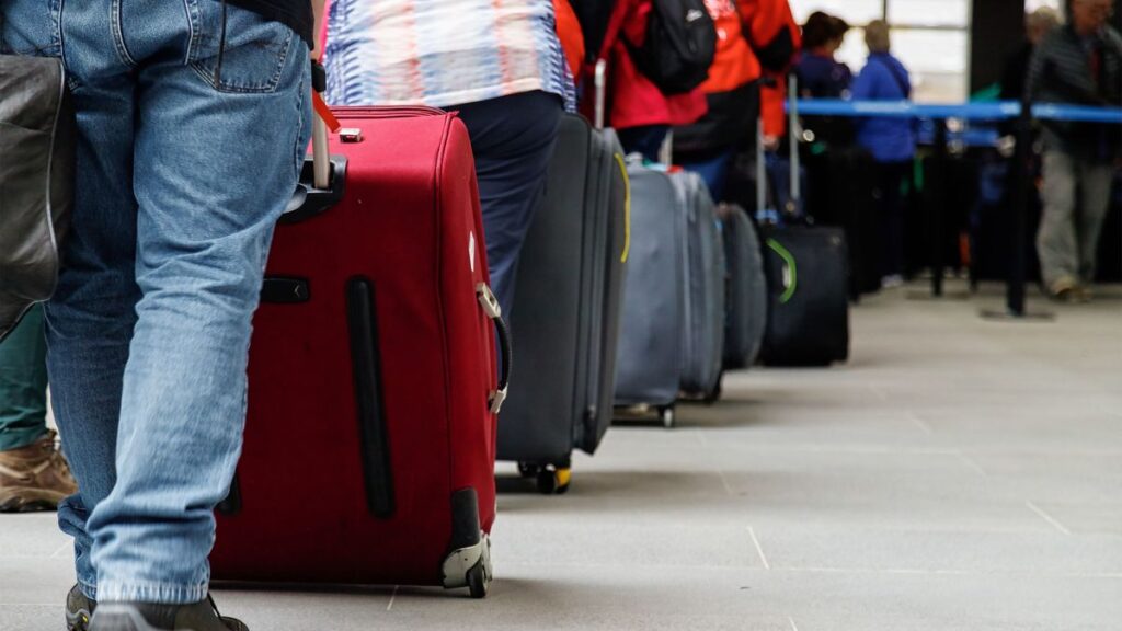 旅行が一瞬で台無しになる…海外紙が警告｢アメリカの空港で続く"スマホ検査"の異様な実態｣ ｢怪しい｣と思われただけでデータが抜き取られるケースも | PRESIDENT Online（プレジデントオンライン）