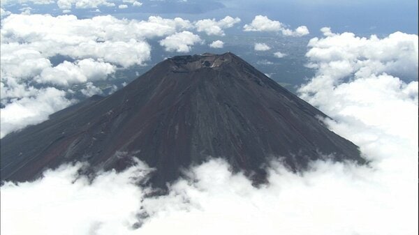 富士山の富士宮口8合目付近で救助要請…中国籍の男性が富士山を単独登山に体調不良に - FNNプライムオンライン