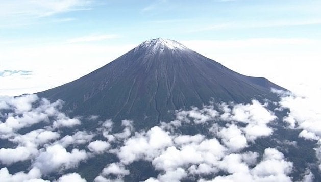 迷惑過ぎる中国人大学生 閉山中の富士山でアイゼン紛失し救助要請 携帯を置き忘れたとして4日後に再び入山 今度は高山病で倒れ警察が救助（FNNプライムオンライン） - Yahoo!ニュース