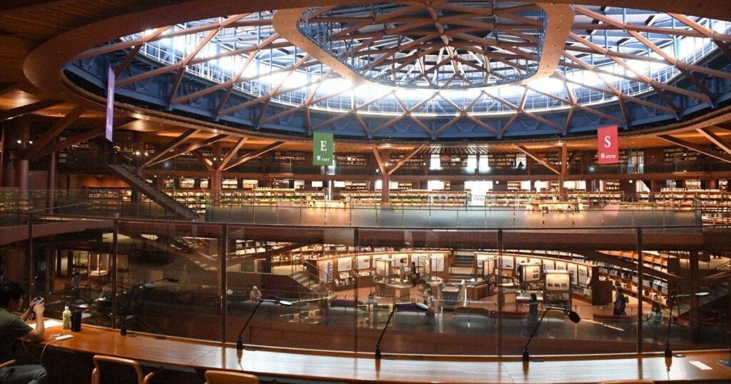 読書離れ、出版不況、書店ゼロ地域拡大…でも図書館は増加