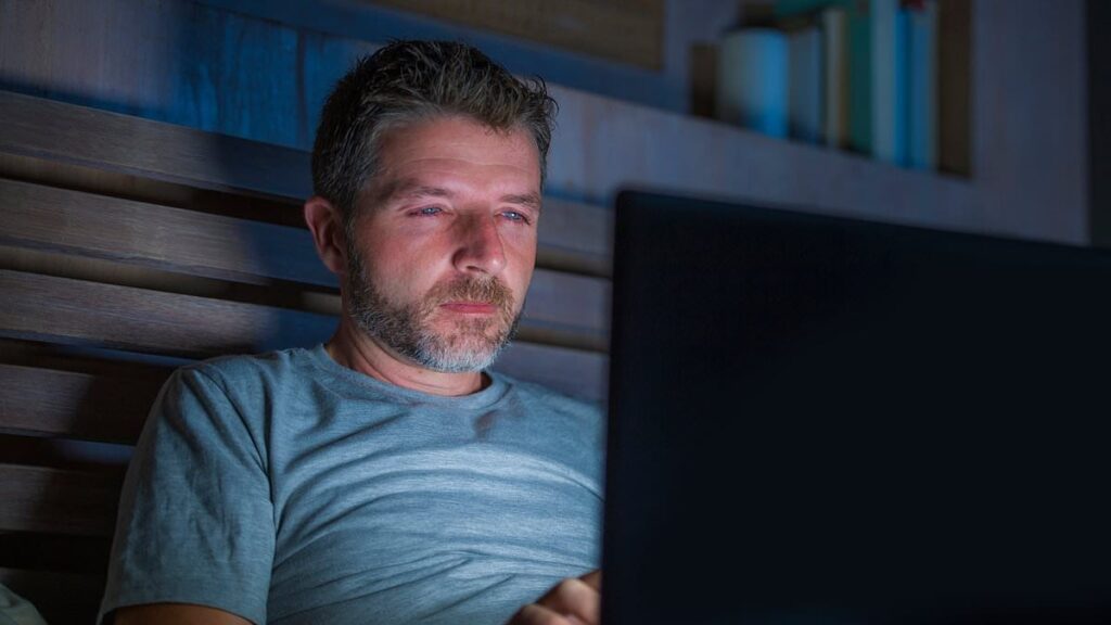 英国のポルノの取り締まり：Ofcomは、Pornhubのような何百もの成人サイトにアクセスするためにあなたが18歳以上であることを証明しなければならない正確な日付を明らかにします